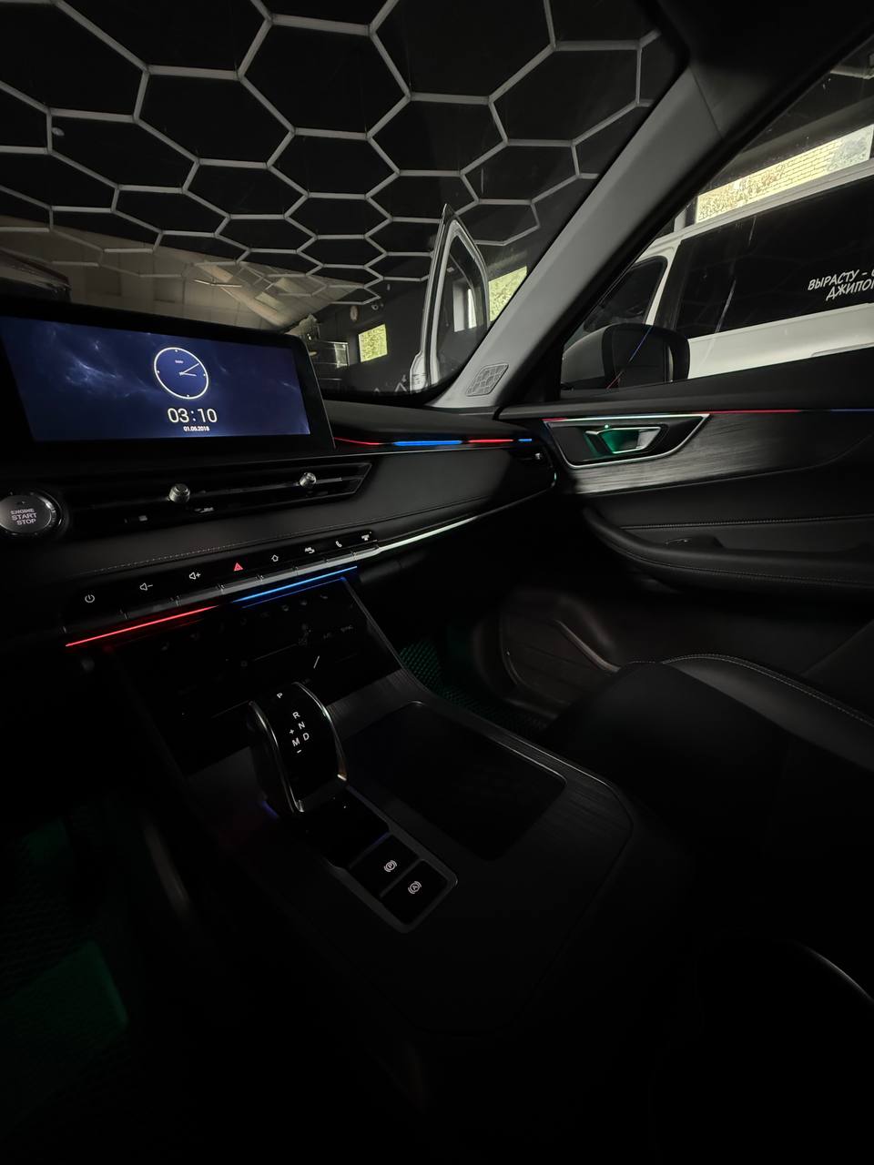 Контурная подсветка интерьера